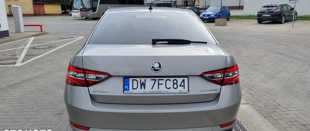 Skoda Superb cena 61900 przebieg: 298700, rok produkcji 2017 z Wojkowice małe 596